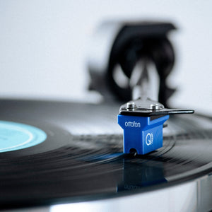 Pro-Ject X8 B Superpack Mass-Loaded High-End Turntable (Ortofon Quintet Blue MC Cartridge)