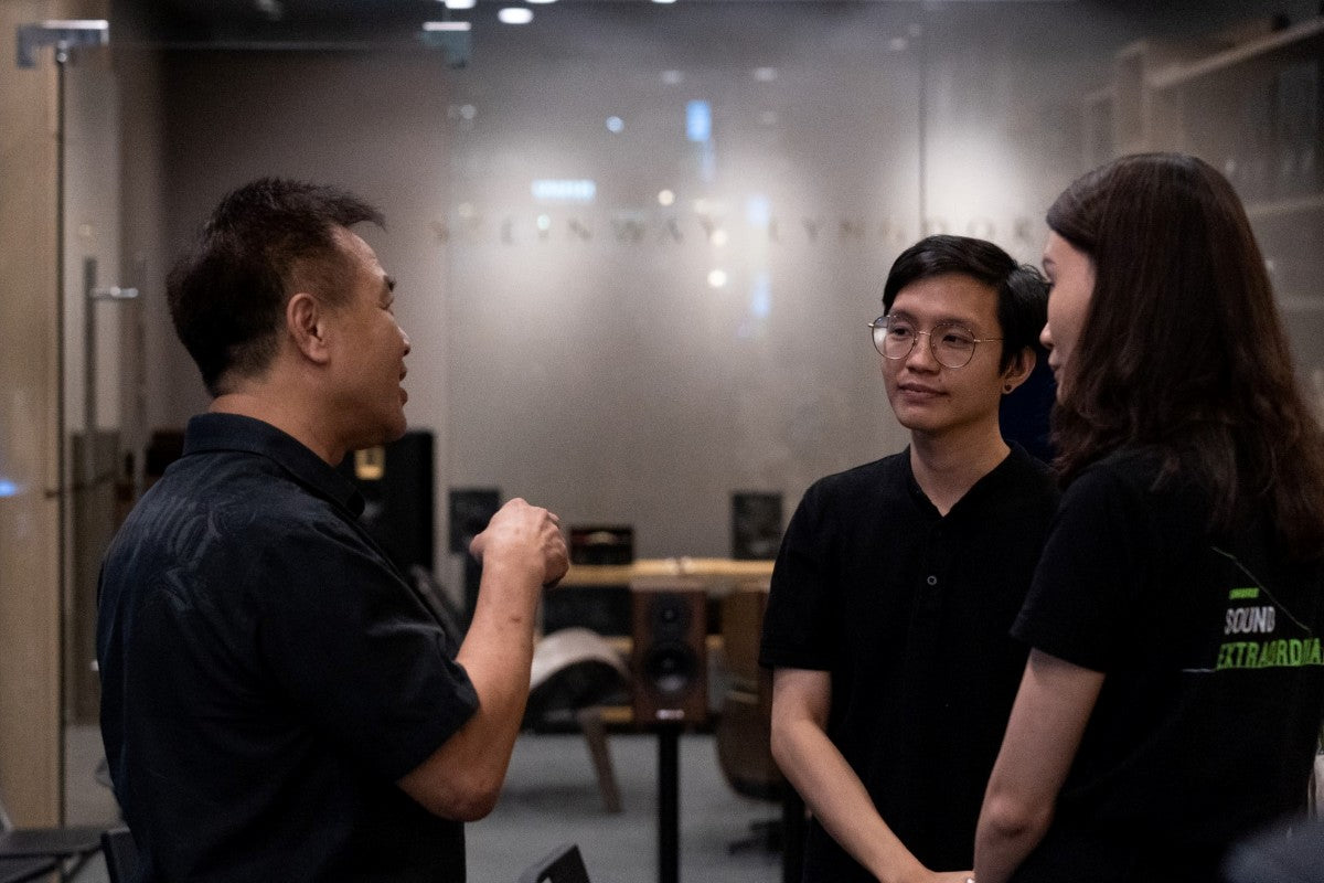 People engaging at the Shure Workshop.